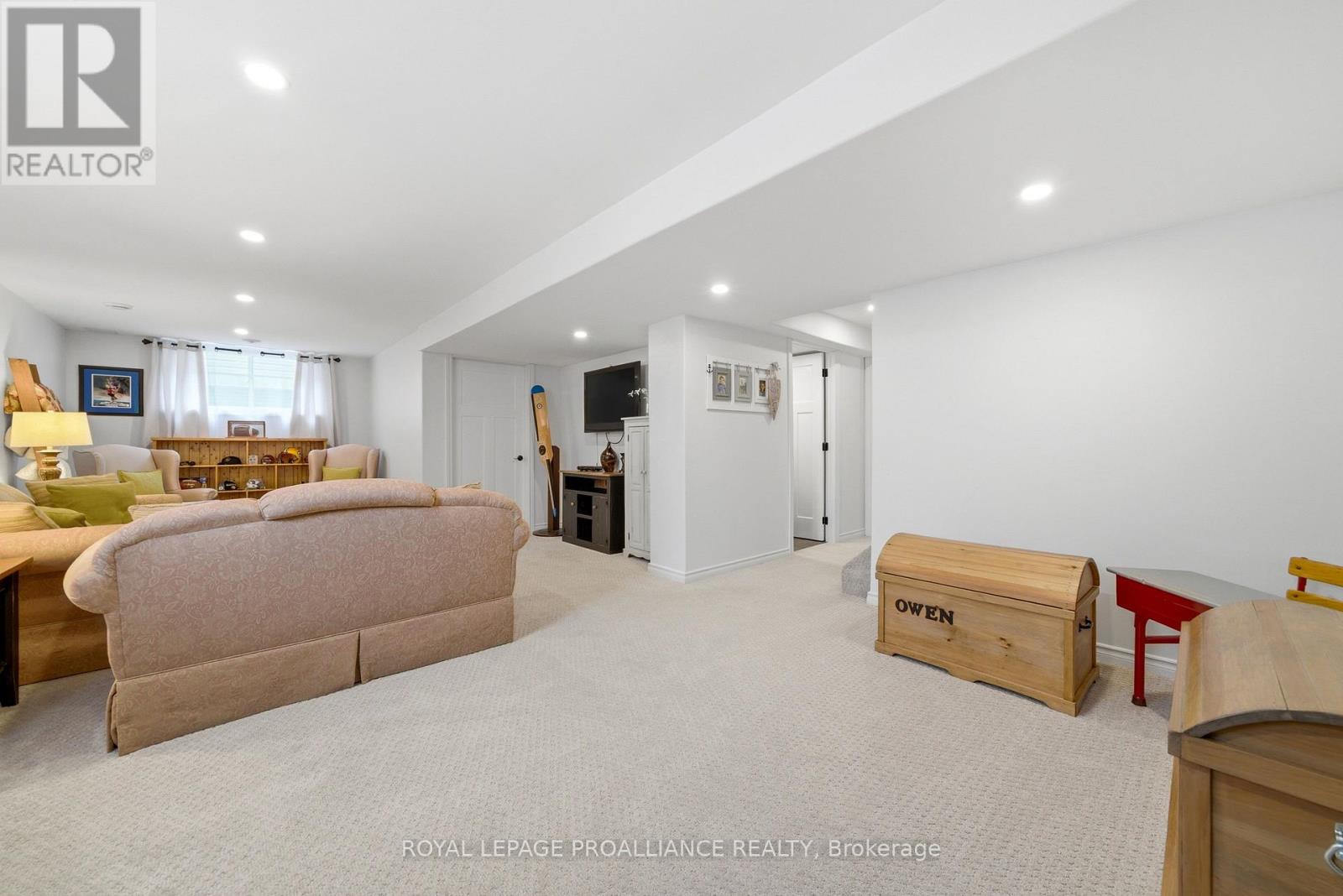38 REDWOOD DRIVE - 36