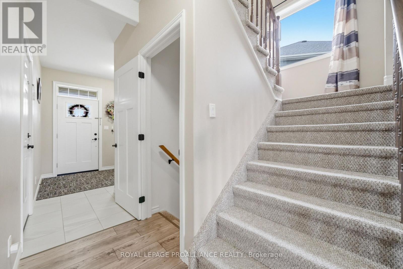 38 REDWOOD DRIVE - 6