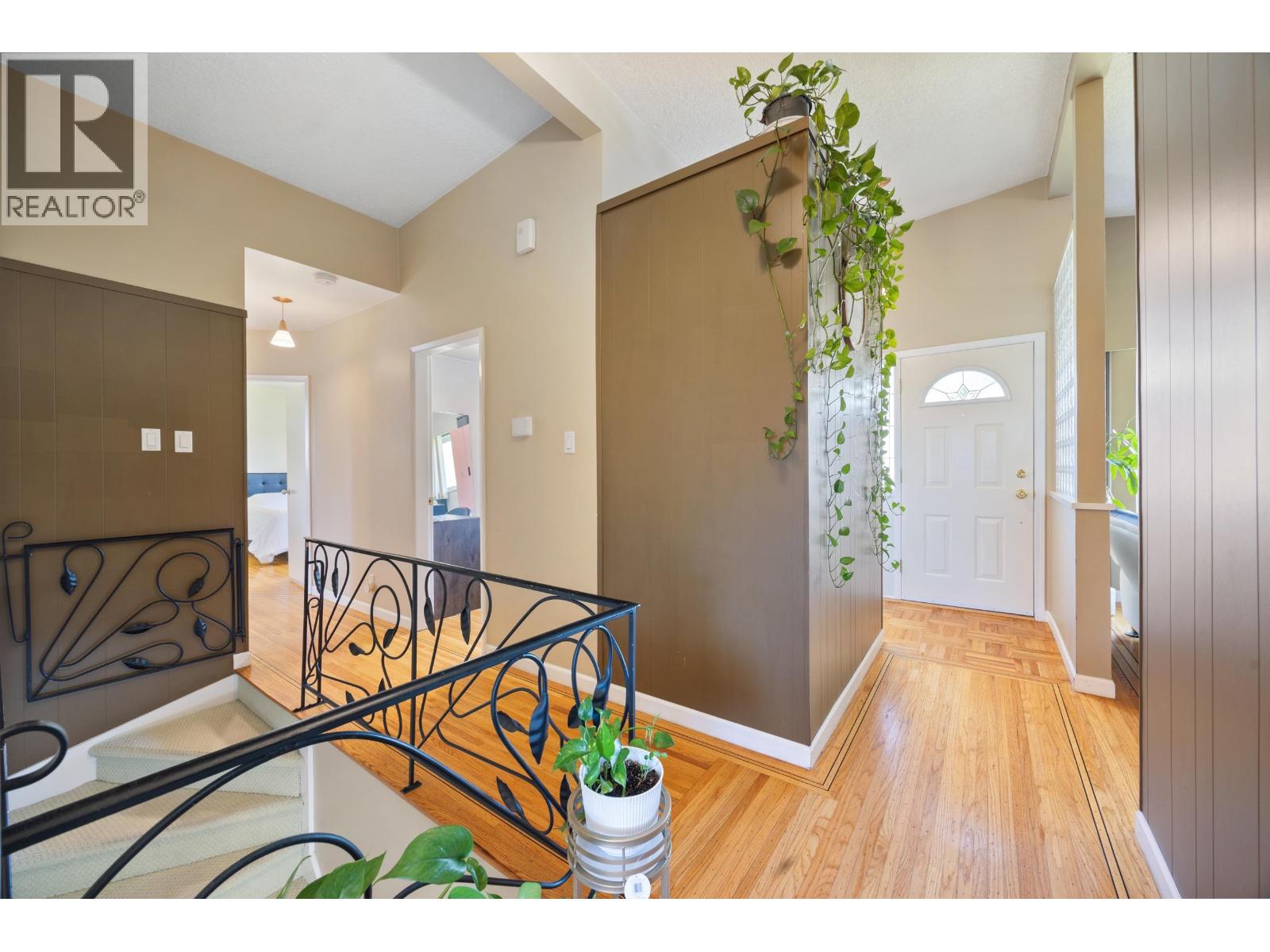 6890 HYCREST DRIVE — photo 3