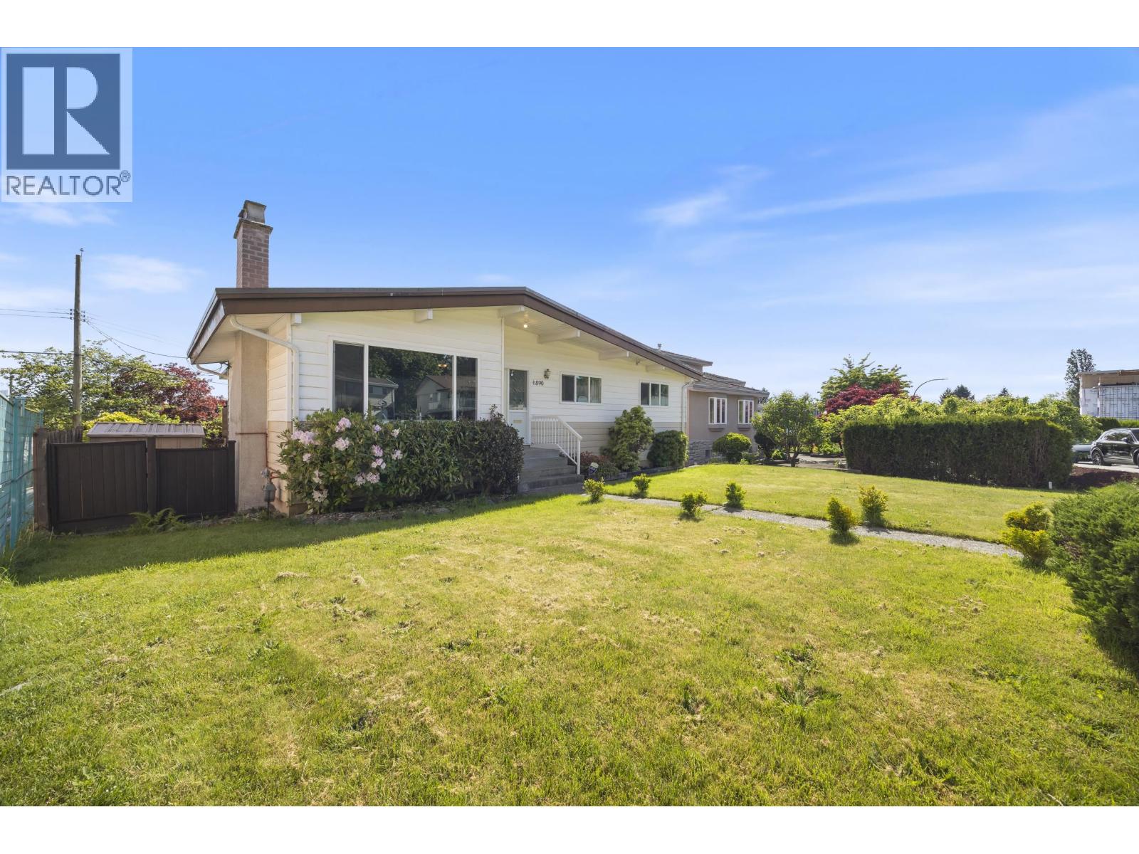 6890 HYCREST DRIVE — photo 2