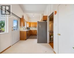 6890 Hycrest Drive, Burnaby, BC V5B2X2 Photo 6