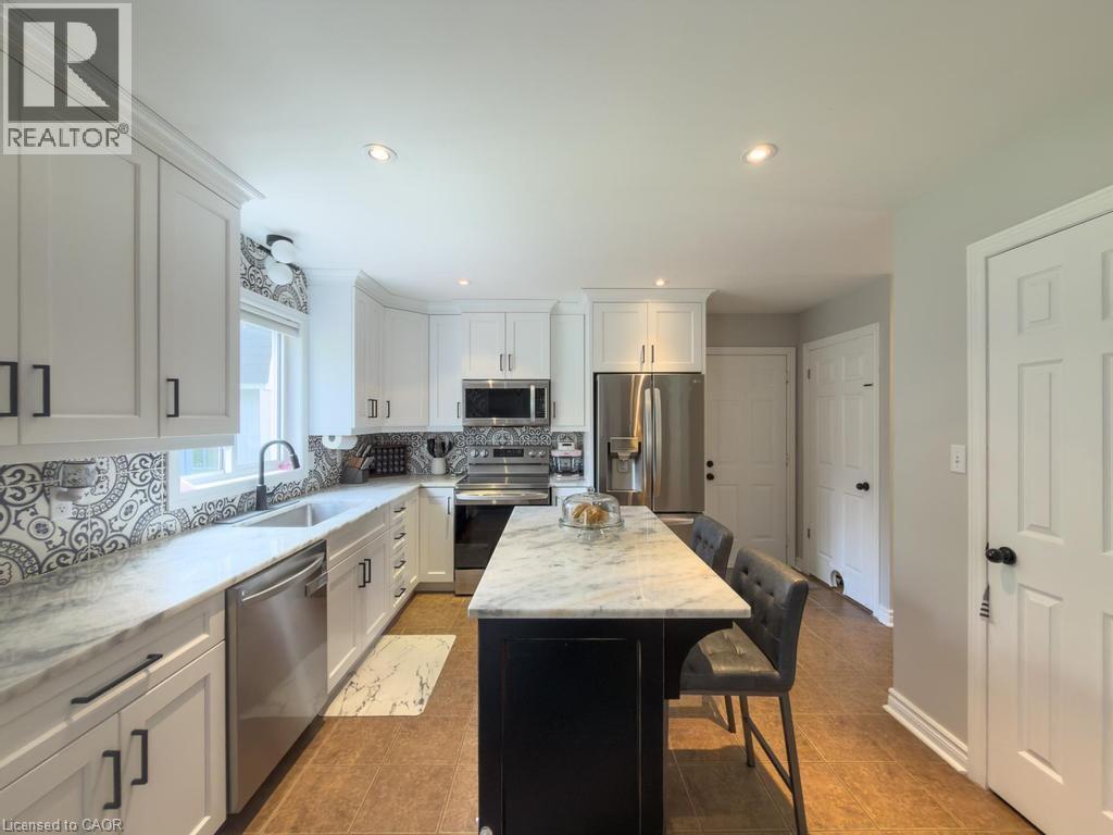 21 MAPLEWOOD Court - 11