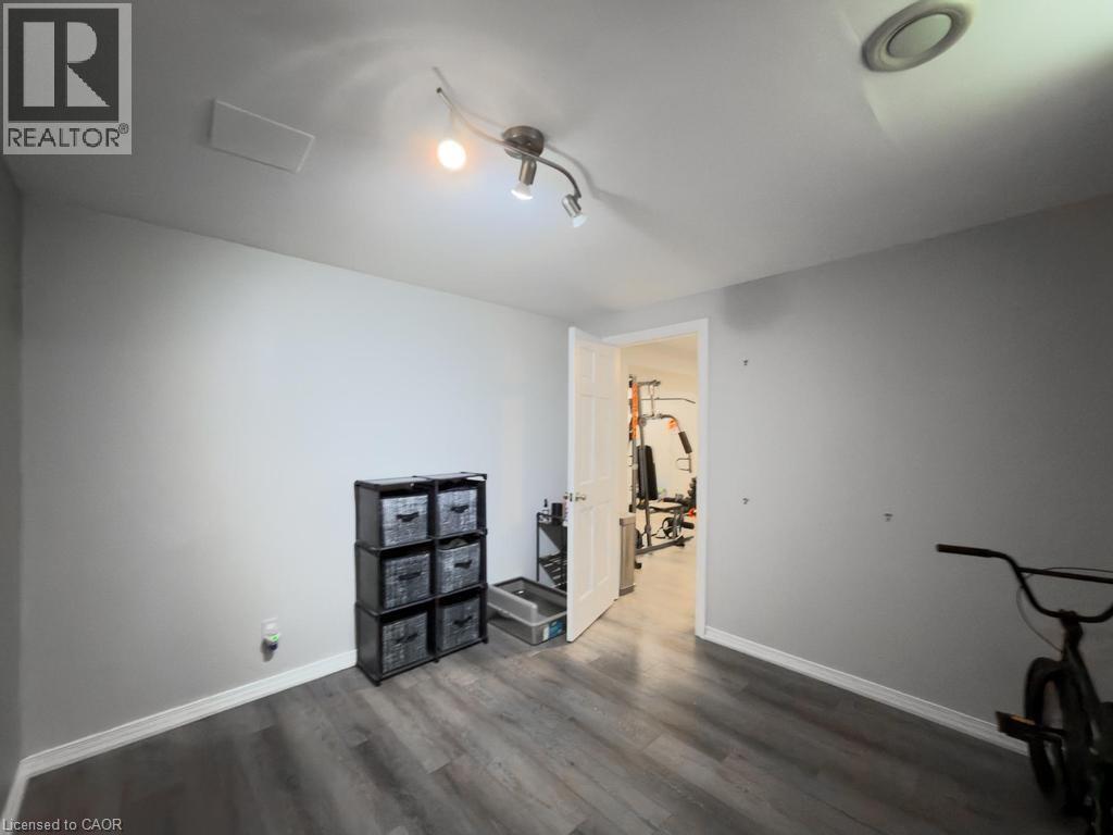 21 MAPLEWOOD Court - 31