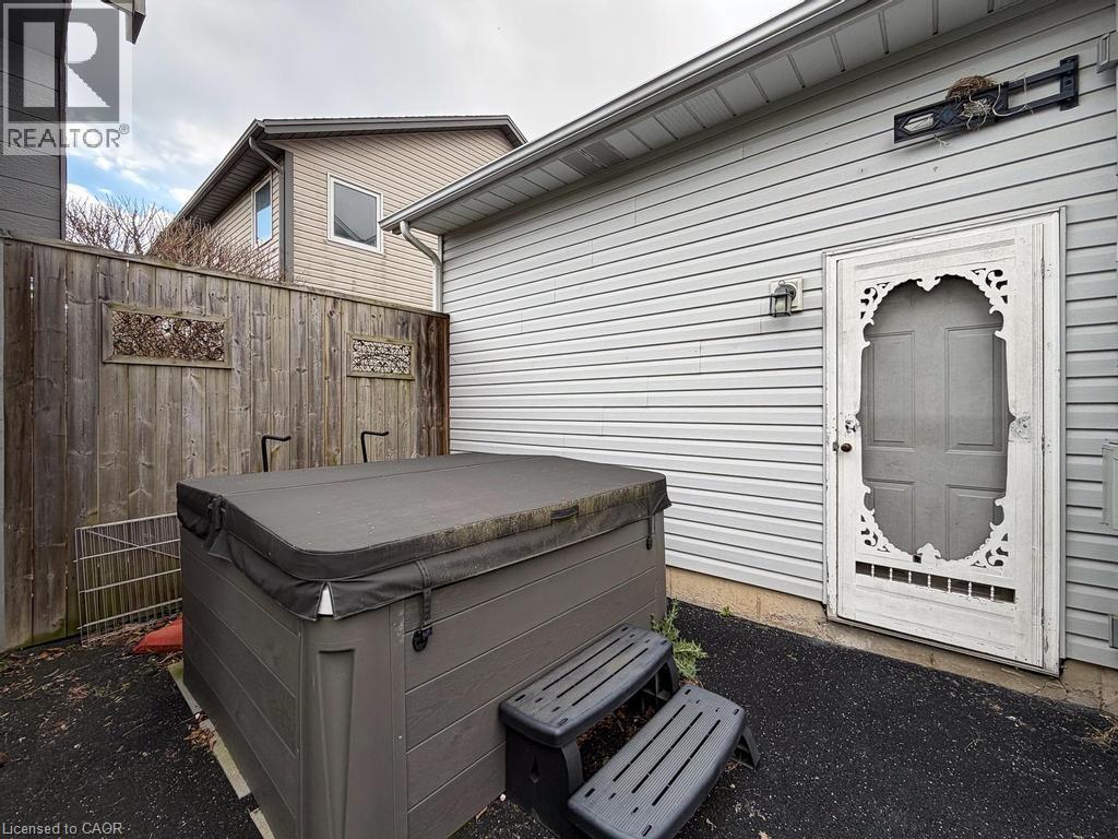 21 MAPLEWOOD Court - 41