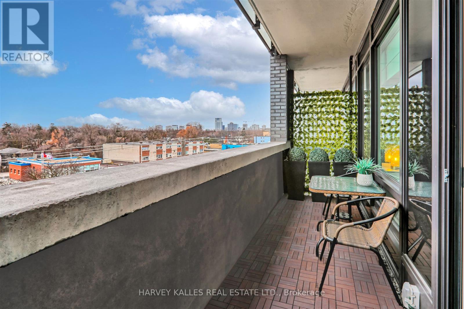 #412 4208 DUNDAS STREET W - 23