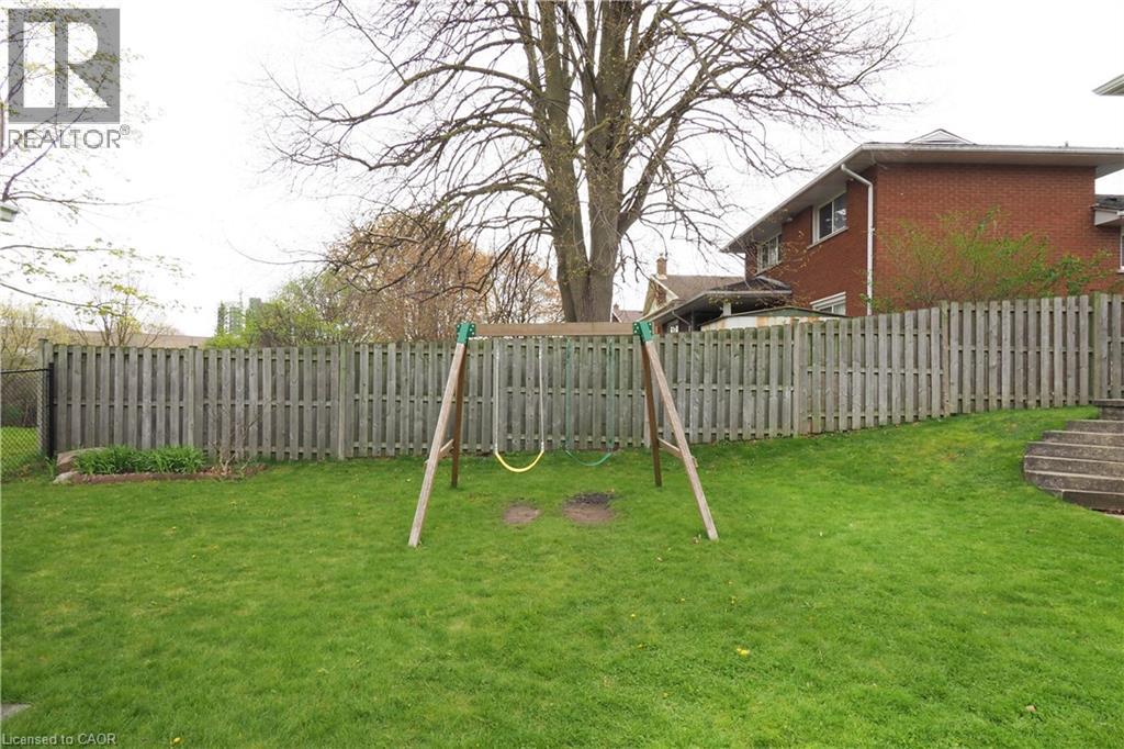 88 GILMOUR Crescent - 31