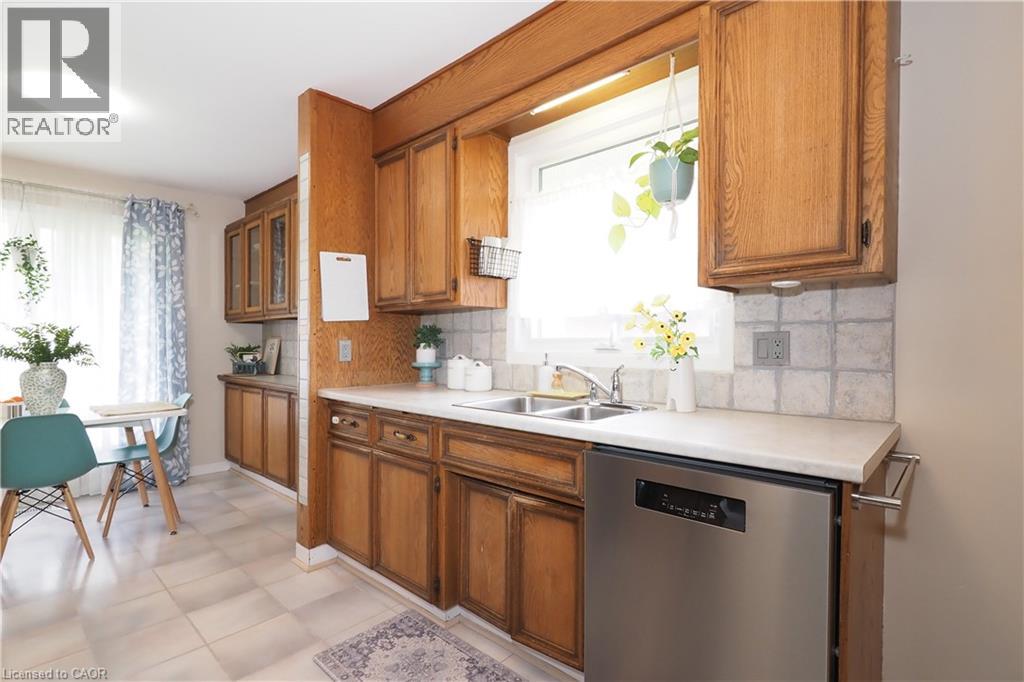 88 GILMOUR Crescent - 10