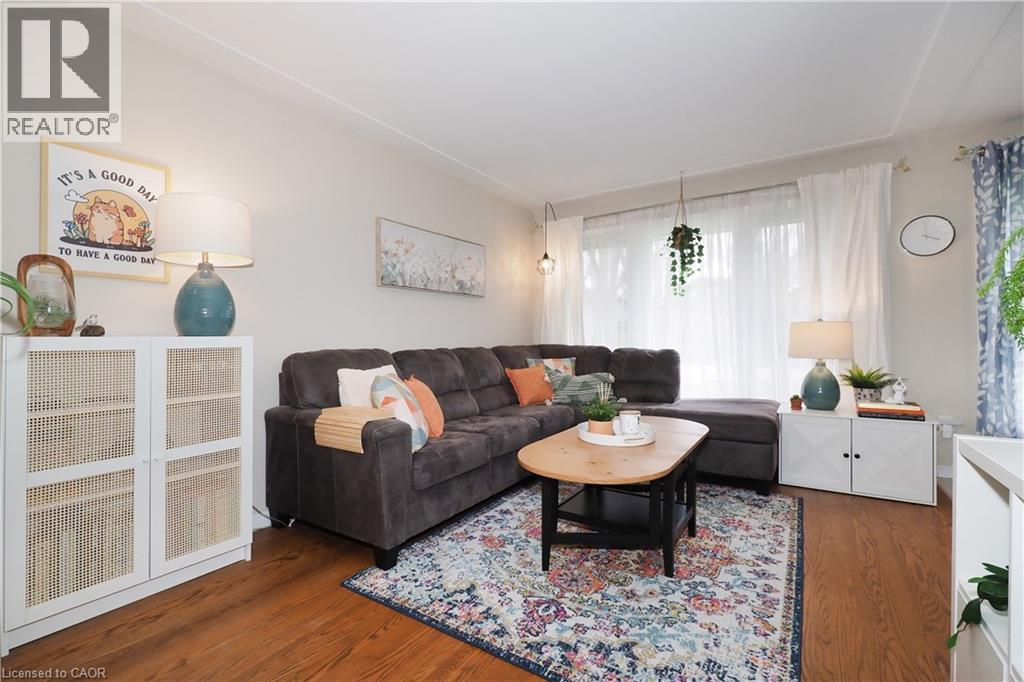 88 GILMOUR Crescent - 4