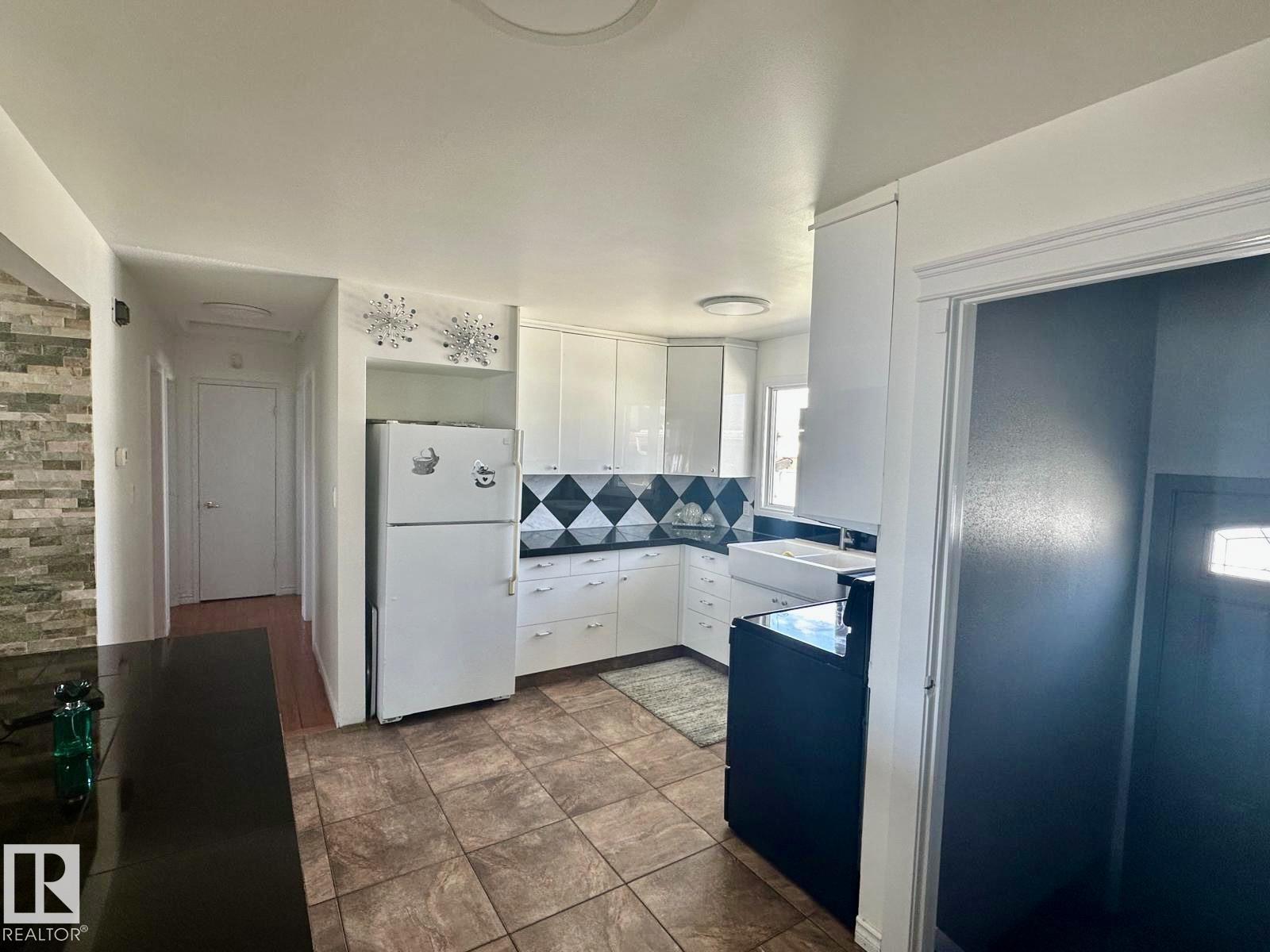 8620 137 AV NW - 10