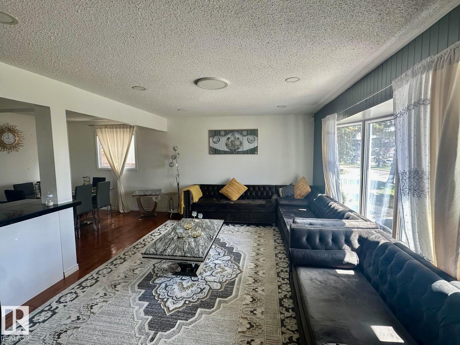 8620 137 AV NW - 12