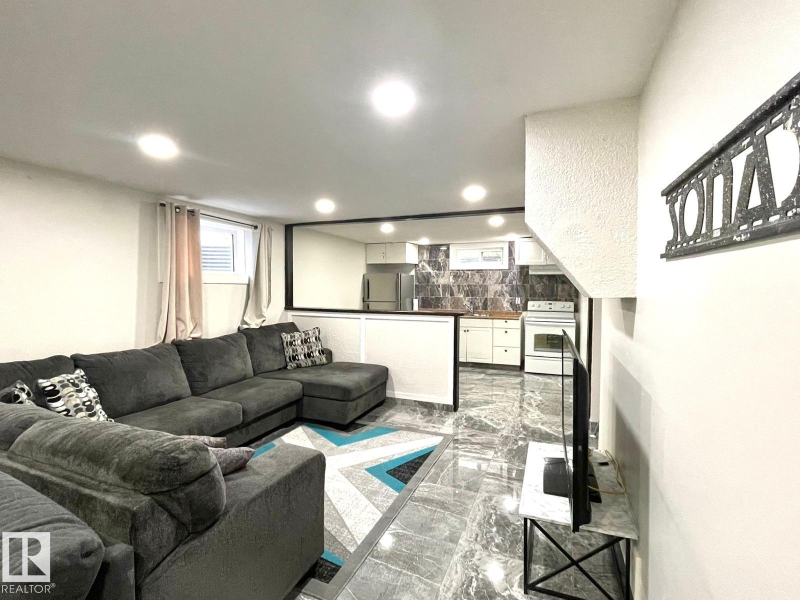8620 137 AV NW - 17