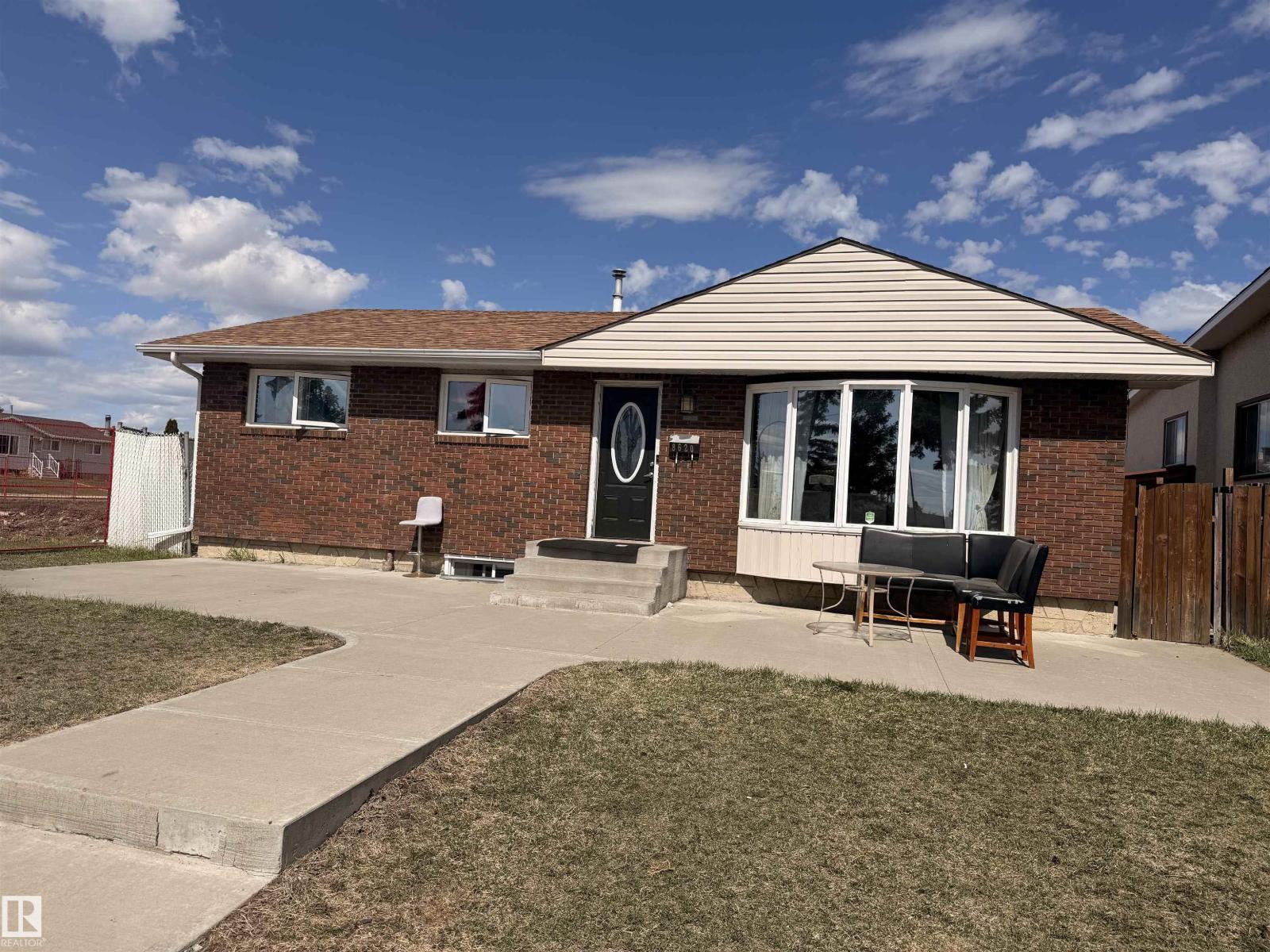 8620 137 AV NW - 19