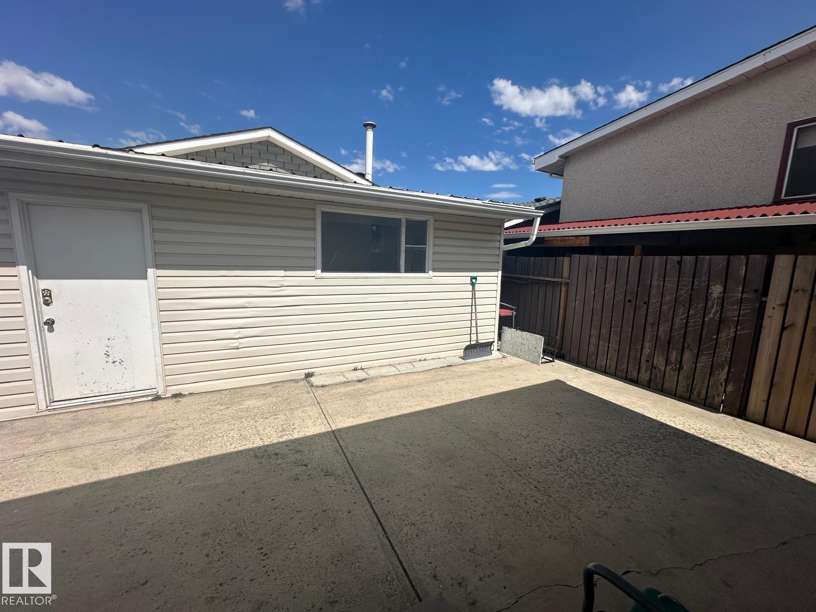8620 137 AV NW - 22