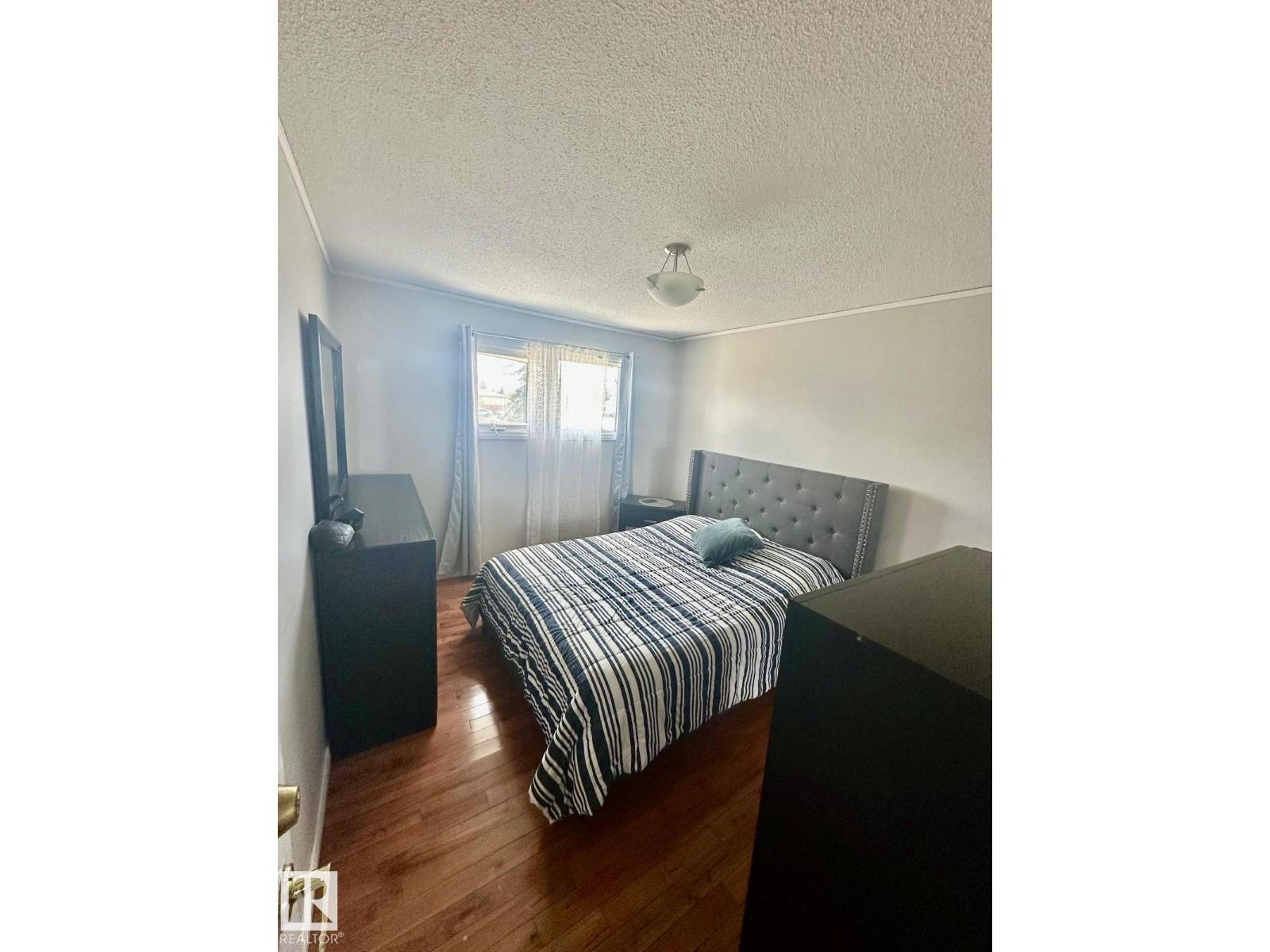 8620 137 AV NW - 4