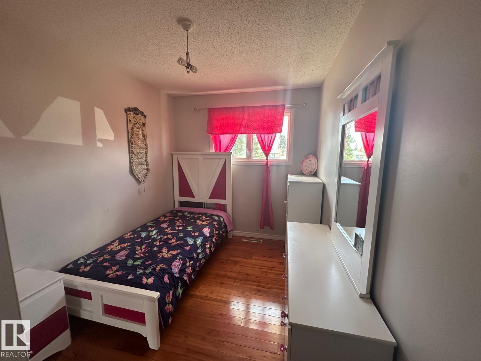 8620 137 AV NW - 5