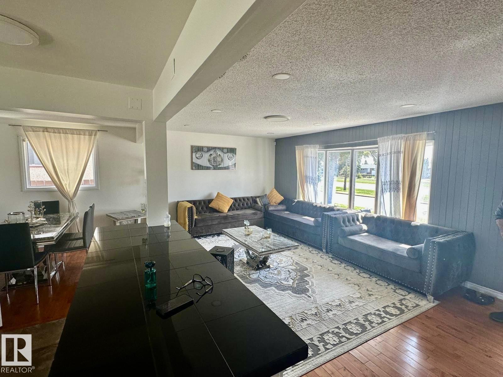 8620 137 AV NW - 6