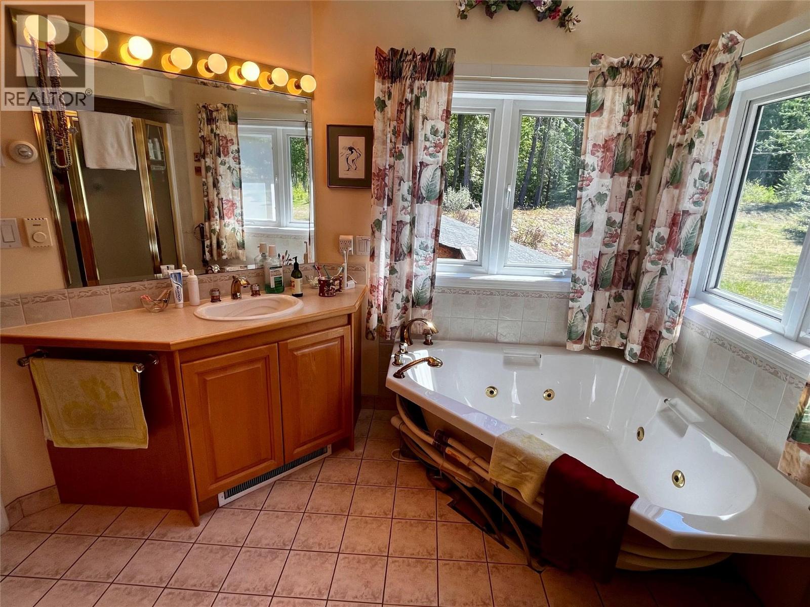 390 Silver Queen Road - 38