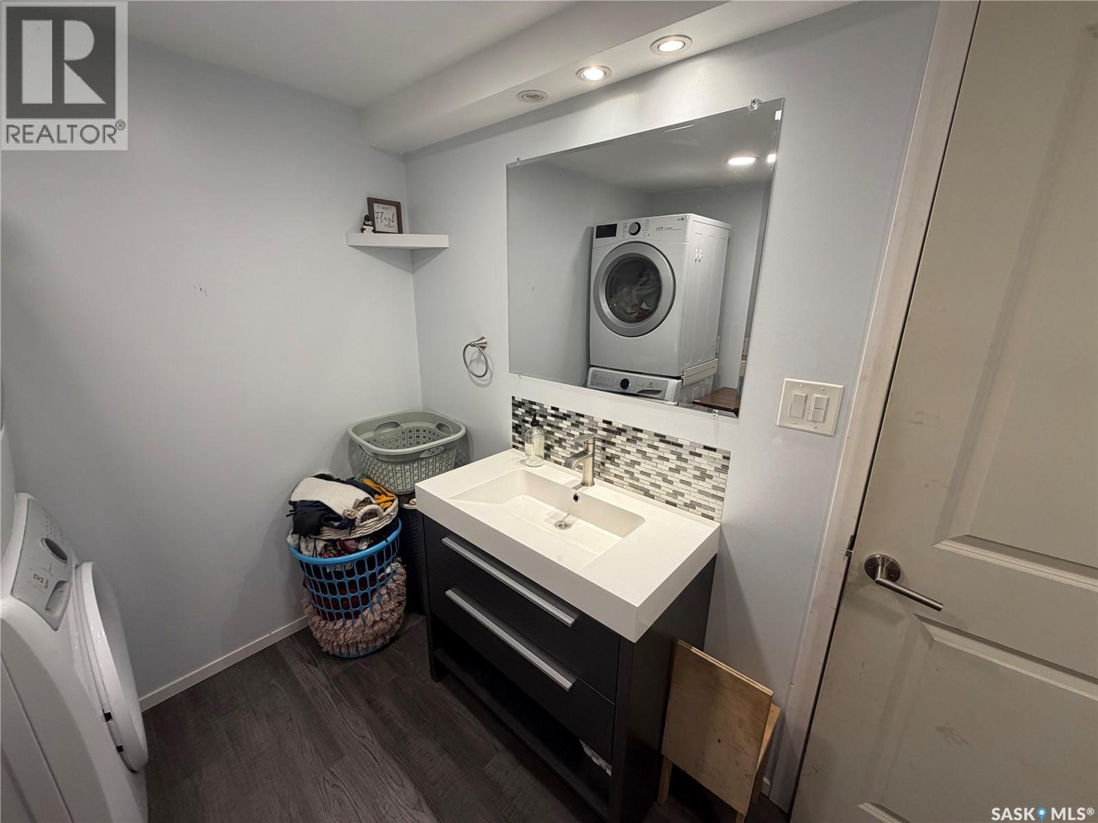 210 2nd AVENUE S - 11