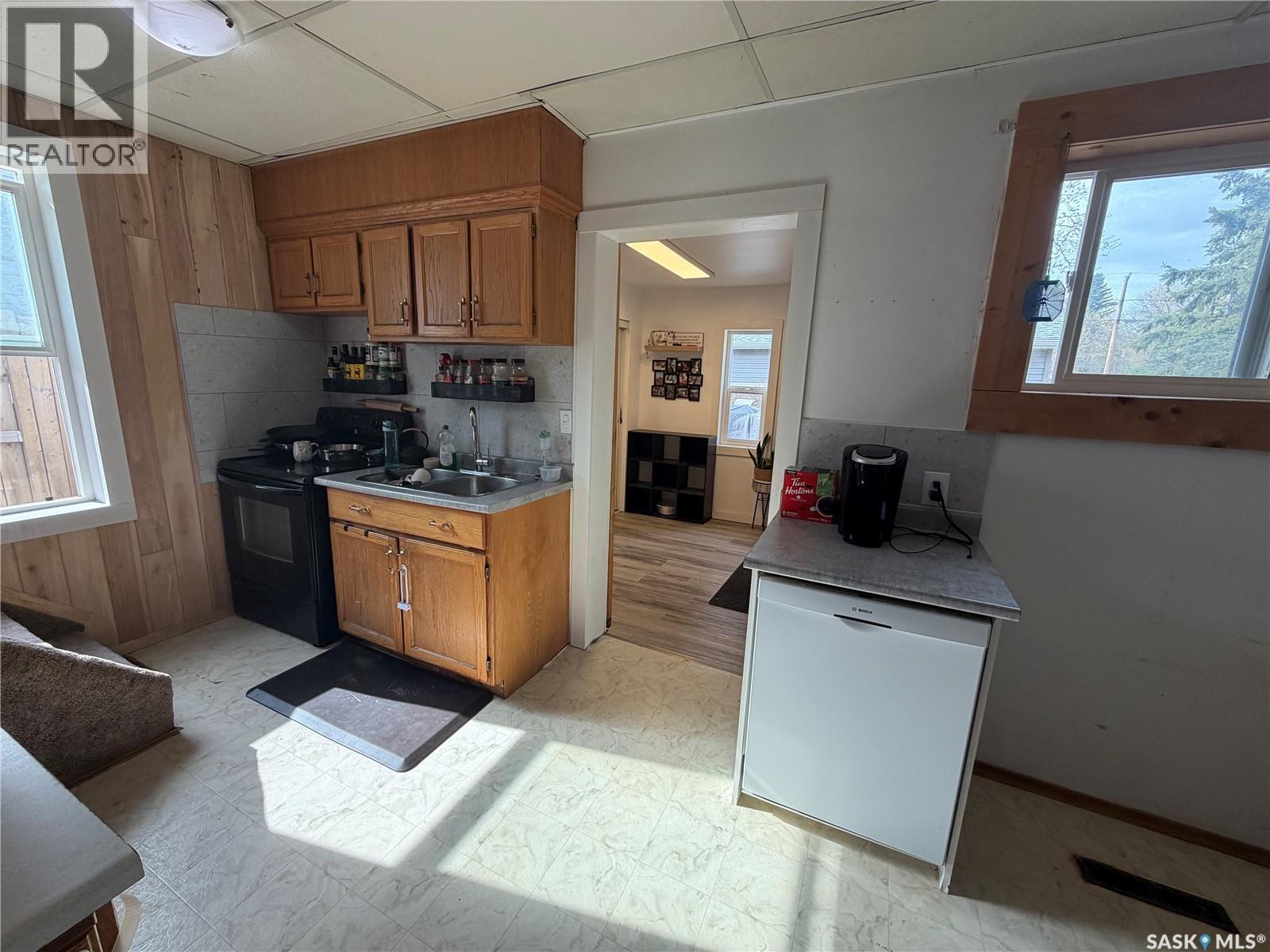 210 2nd AVENUE S - 3