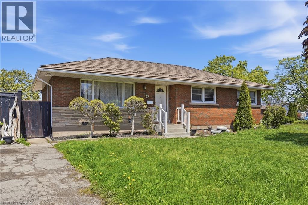 42 SUNNYLEA Drive, St. Catharines, Ontario, L2M5Z8 — Photo 2