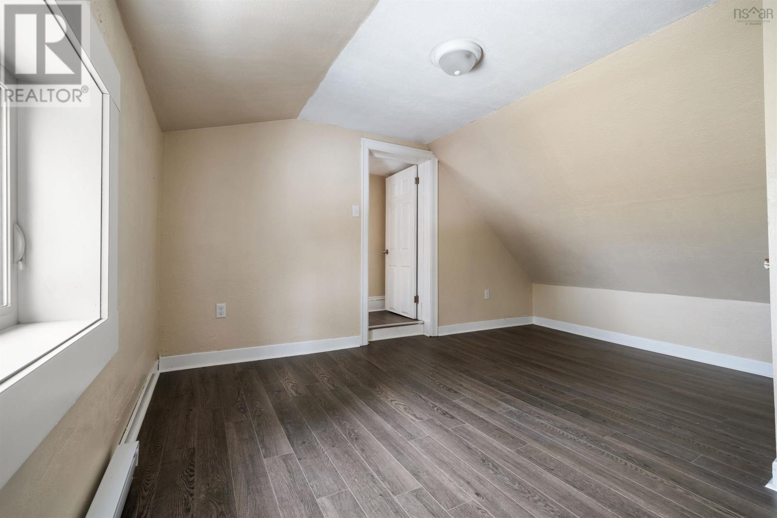 34 A & B St Mary's Street - 25