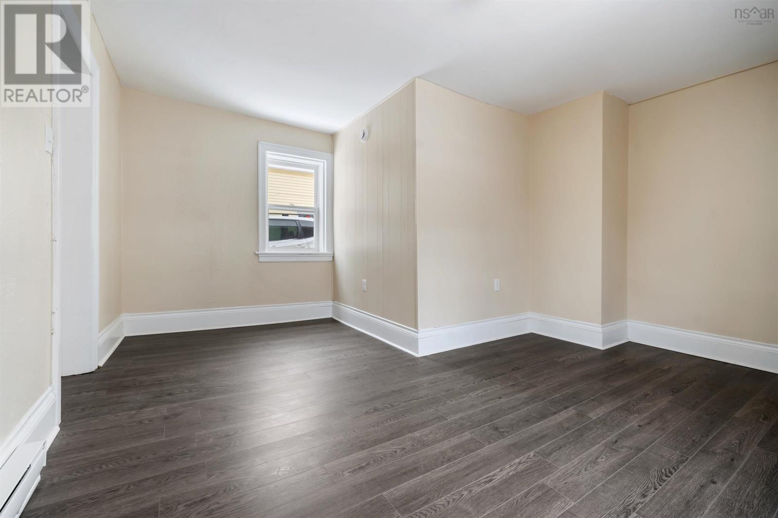34 A & B St Mary's Street - 33
