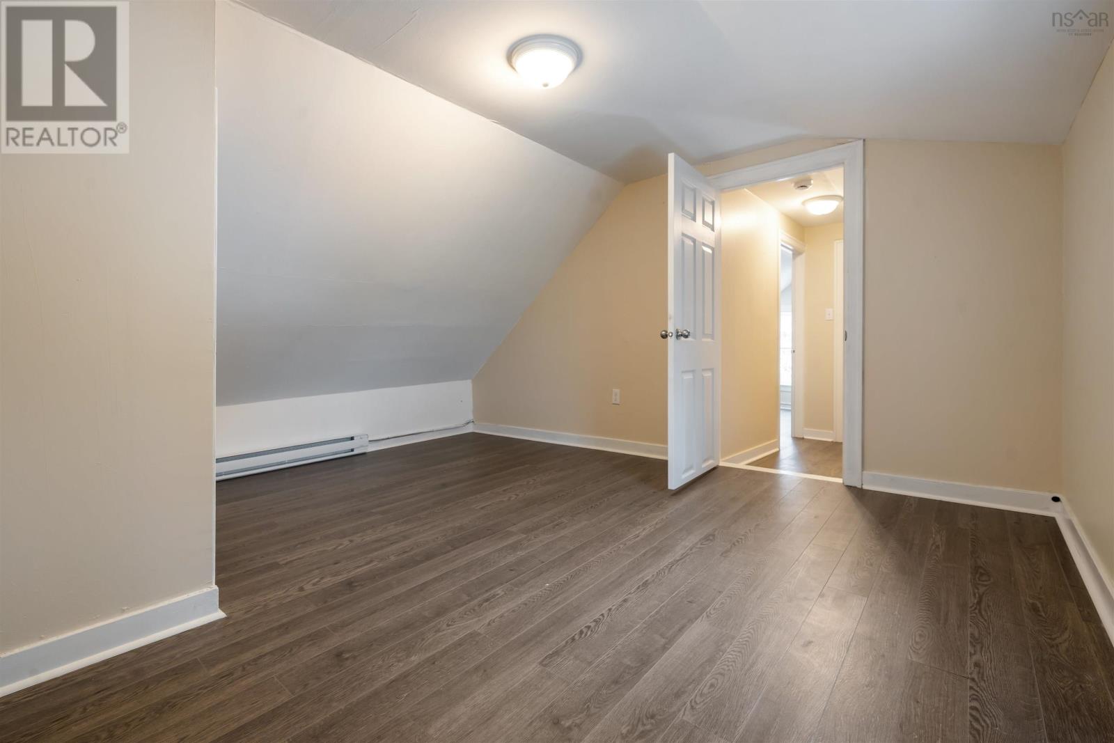 34 A & B St Mary's Street - 37
