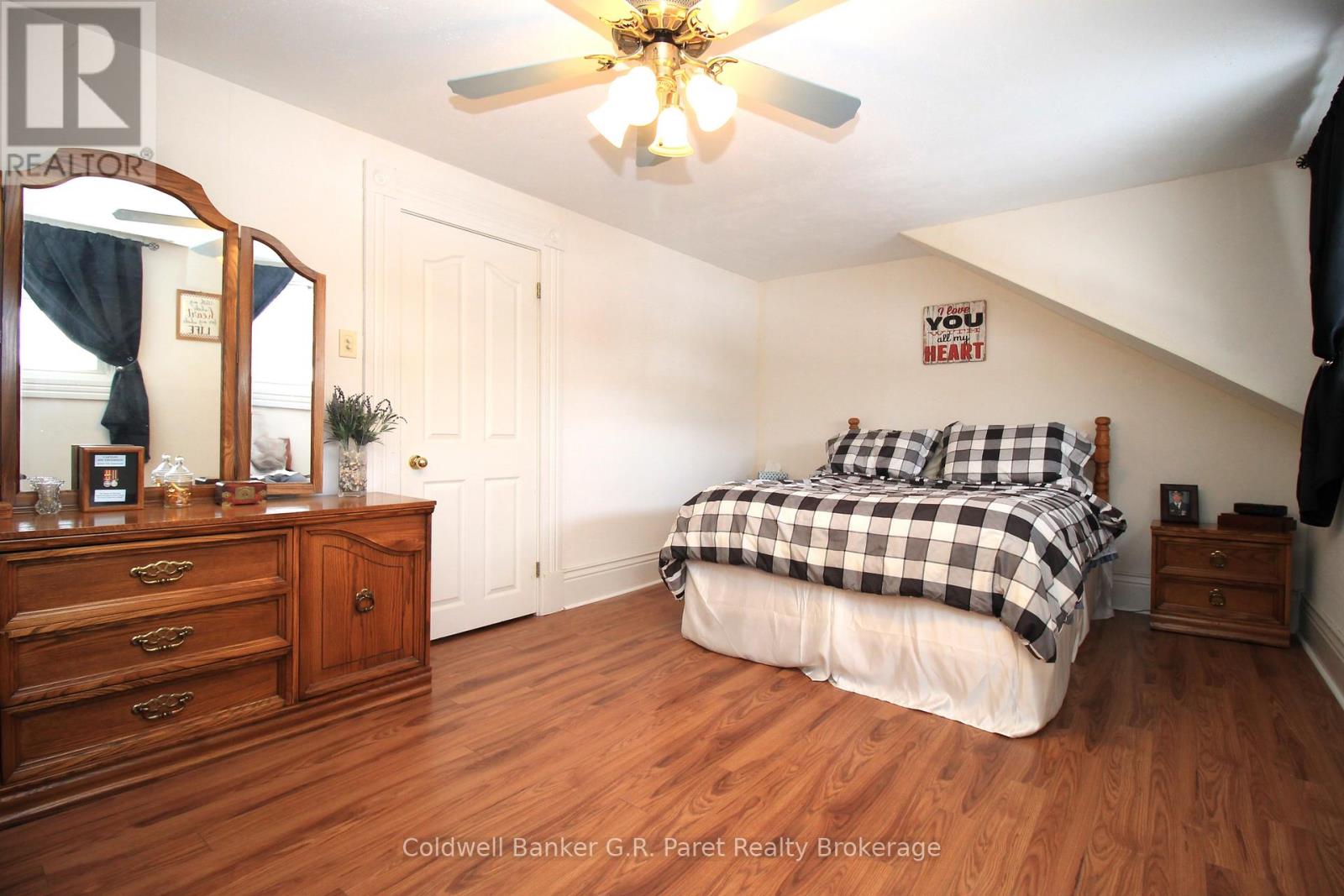 264 JOHN STREET S - 18