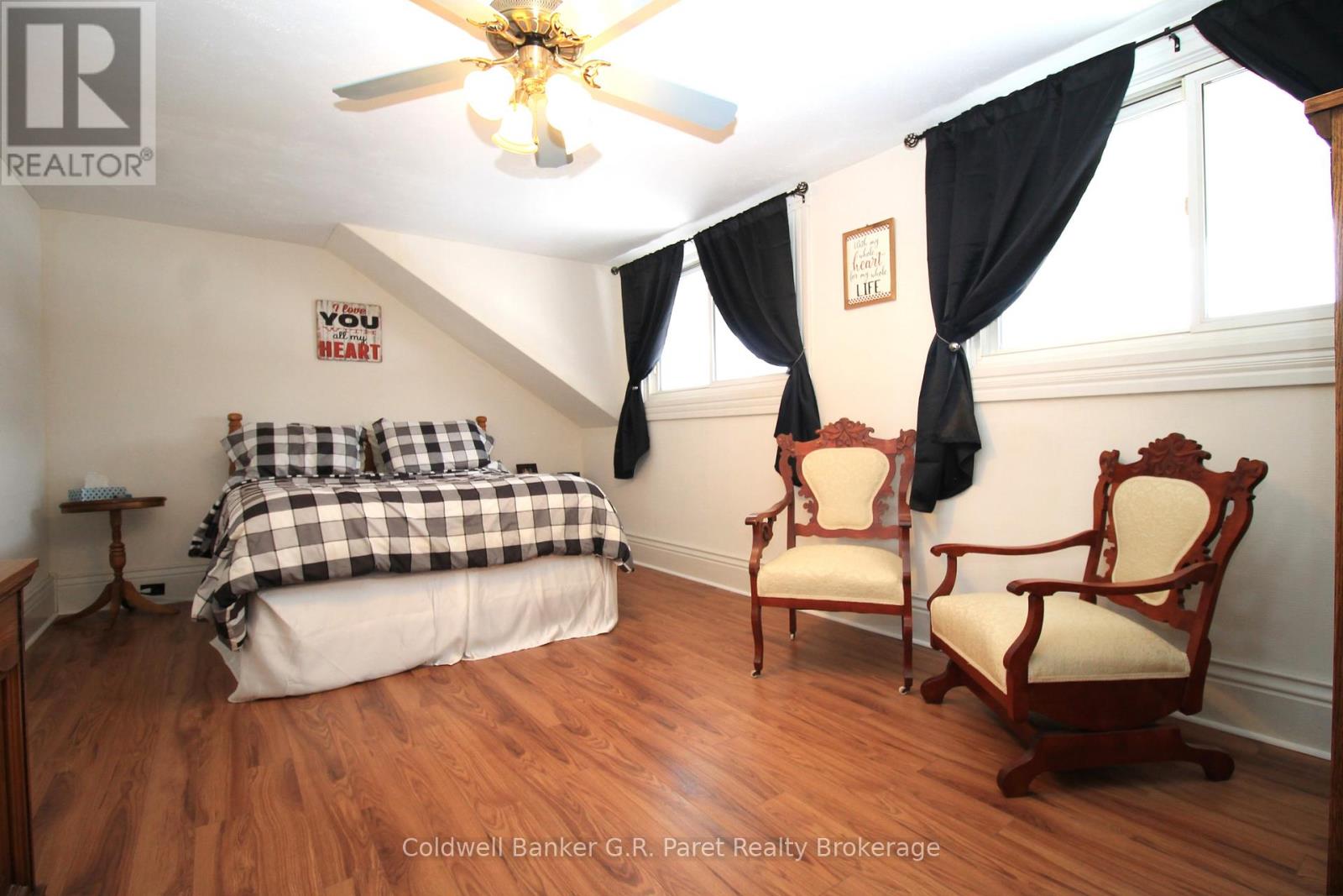 264 JOHN STREET S - 19