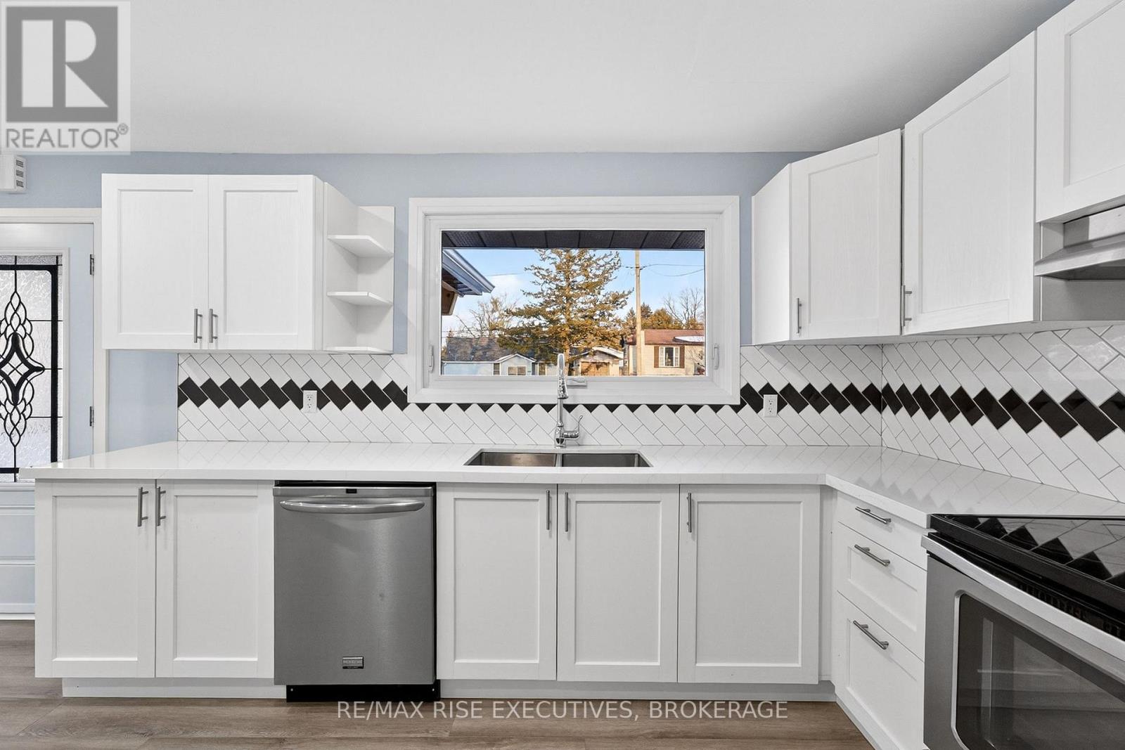 191 BRANT STREET - 8