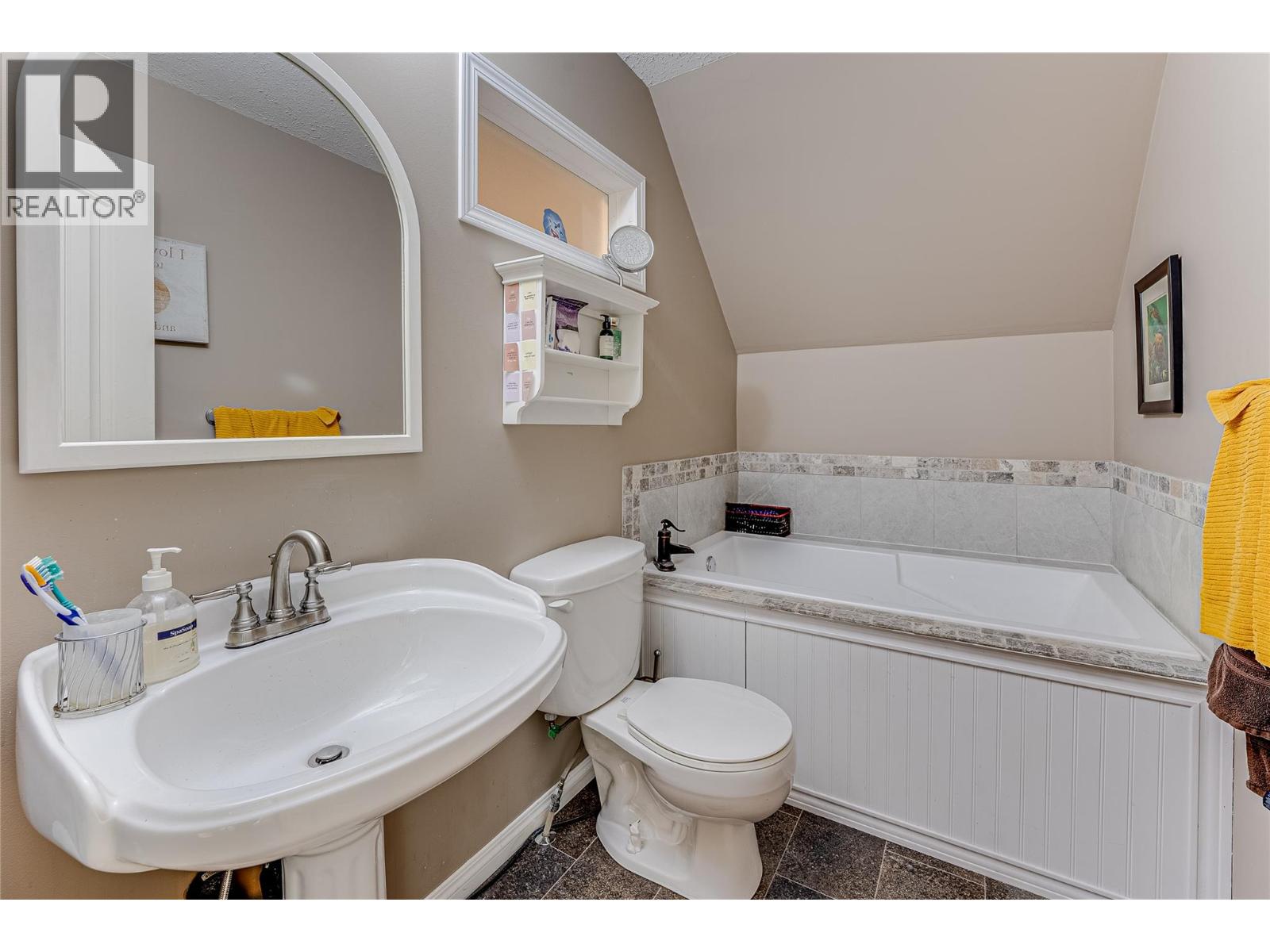 1902 50 Avenue, Vernon