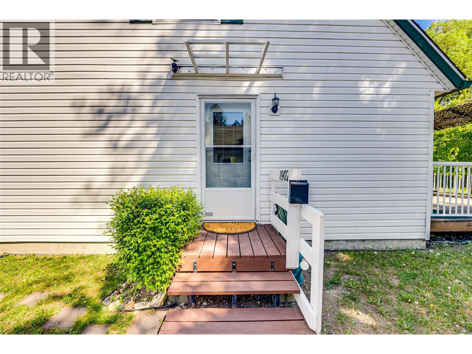 1902 50 Avenue - 32