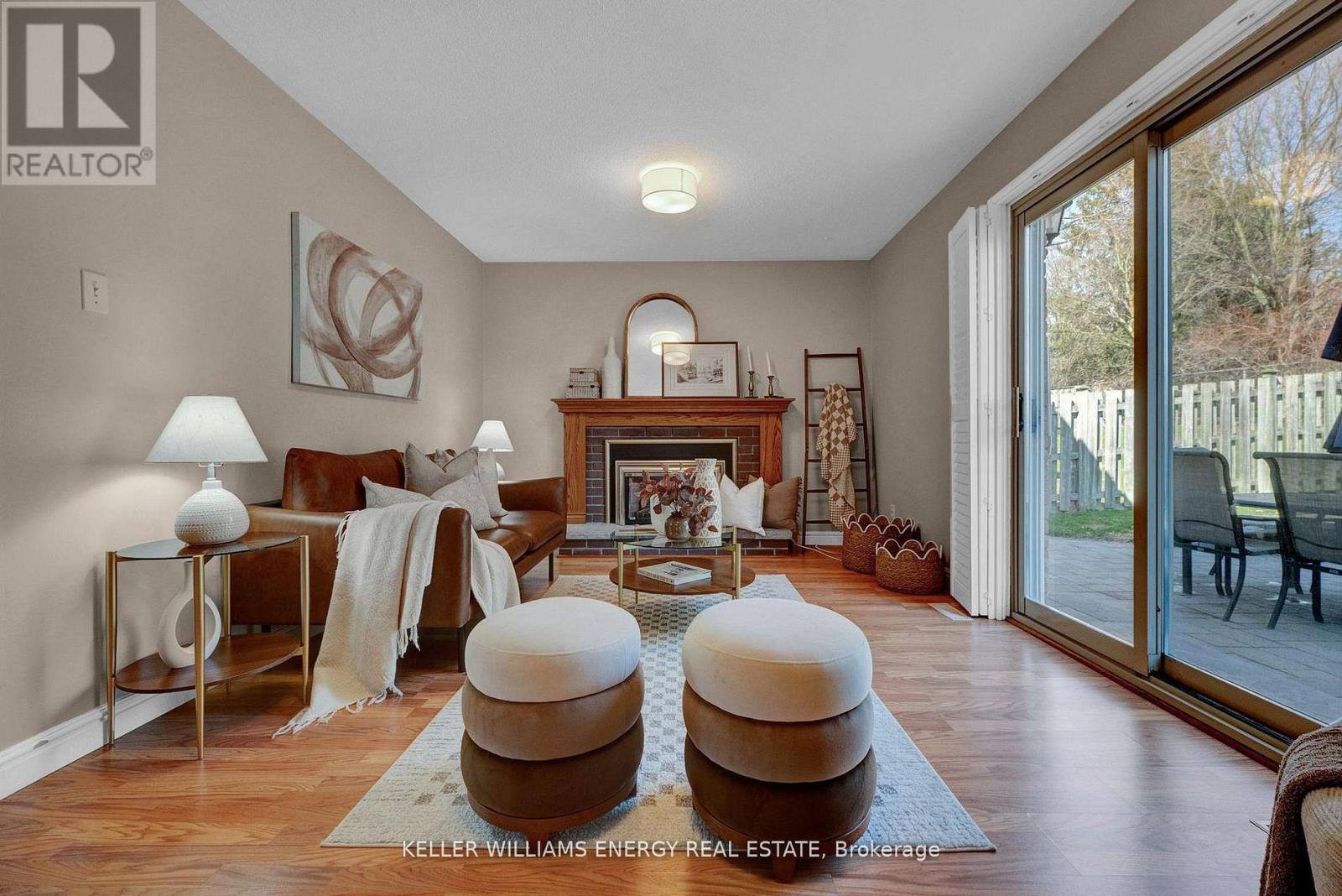 693 WAVERLY STREET N - 12