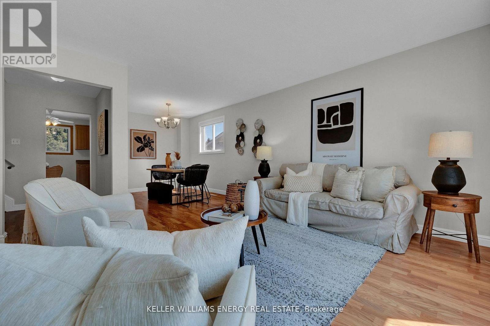 693 WAVERLY STREET N - 5