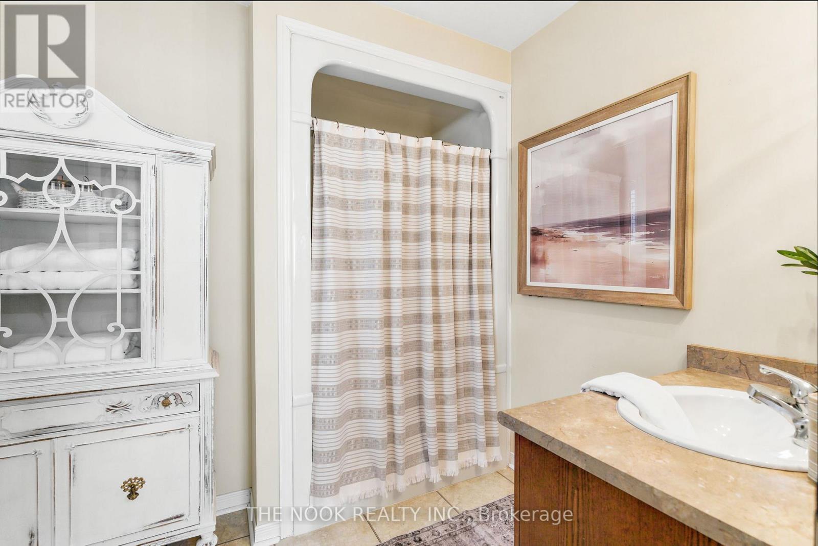 #44 460 WOODMOUNT DRIVE - 16