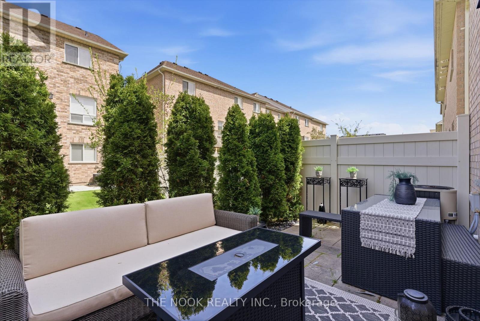 #44 460 WOODMOUNT DRIVE - 28