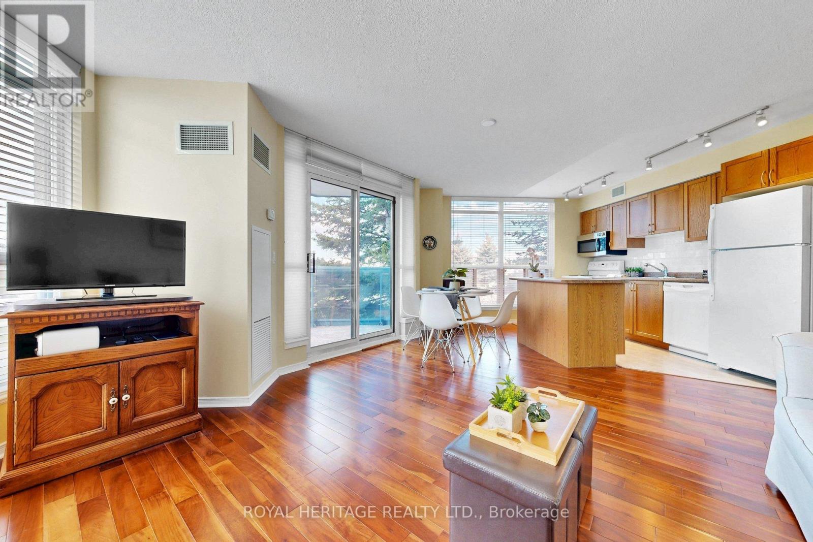 #112 340 WATSON STREET W - 22