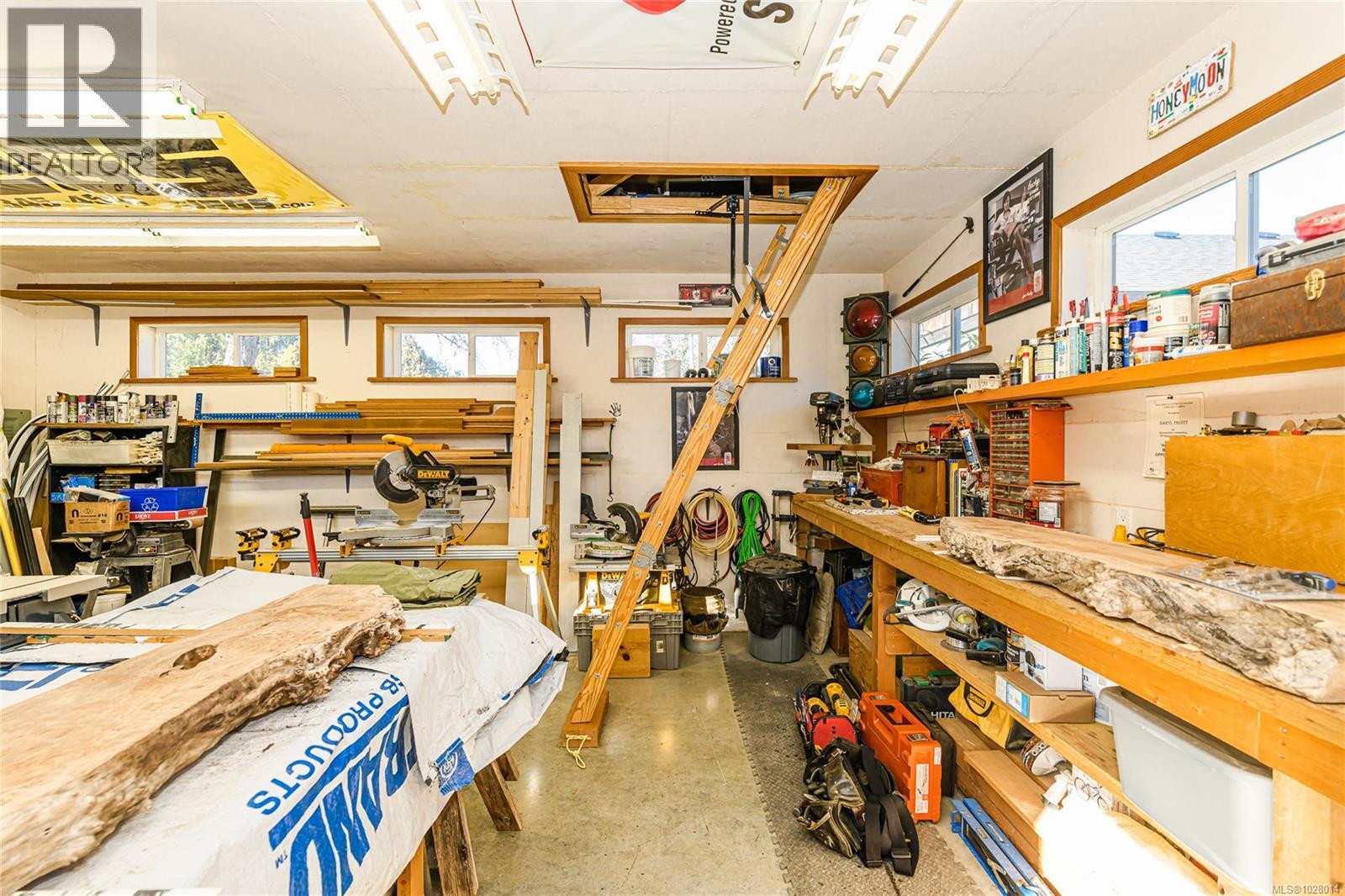 460 Bundock Ave - 32