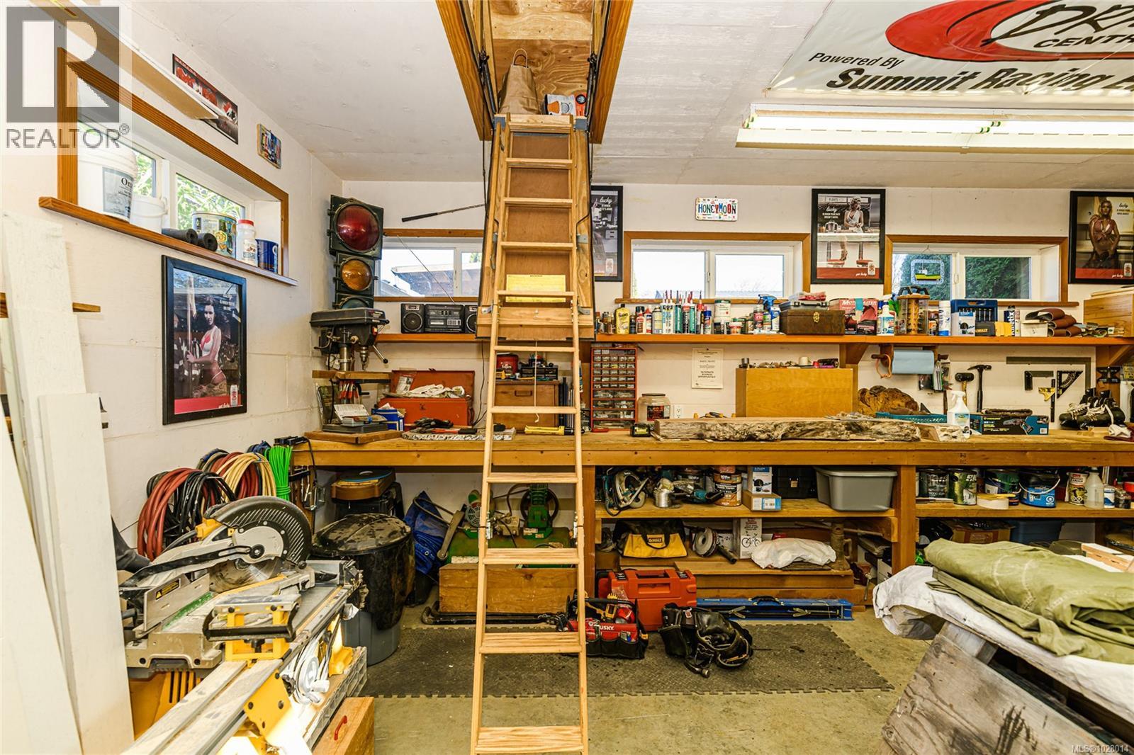 460 Bundock Ave - 34