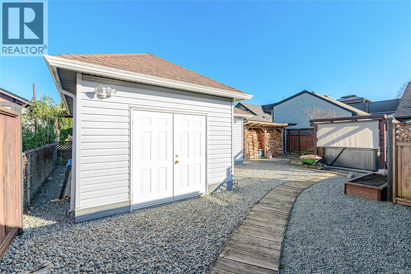 460 Bundock Ave - 30
