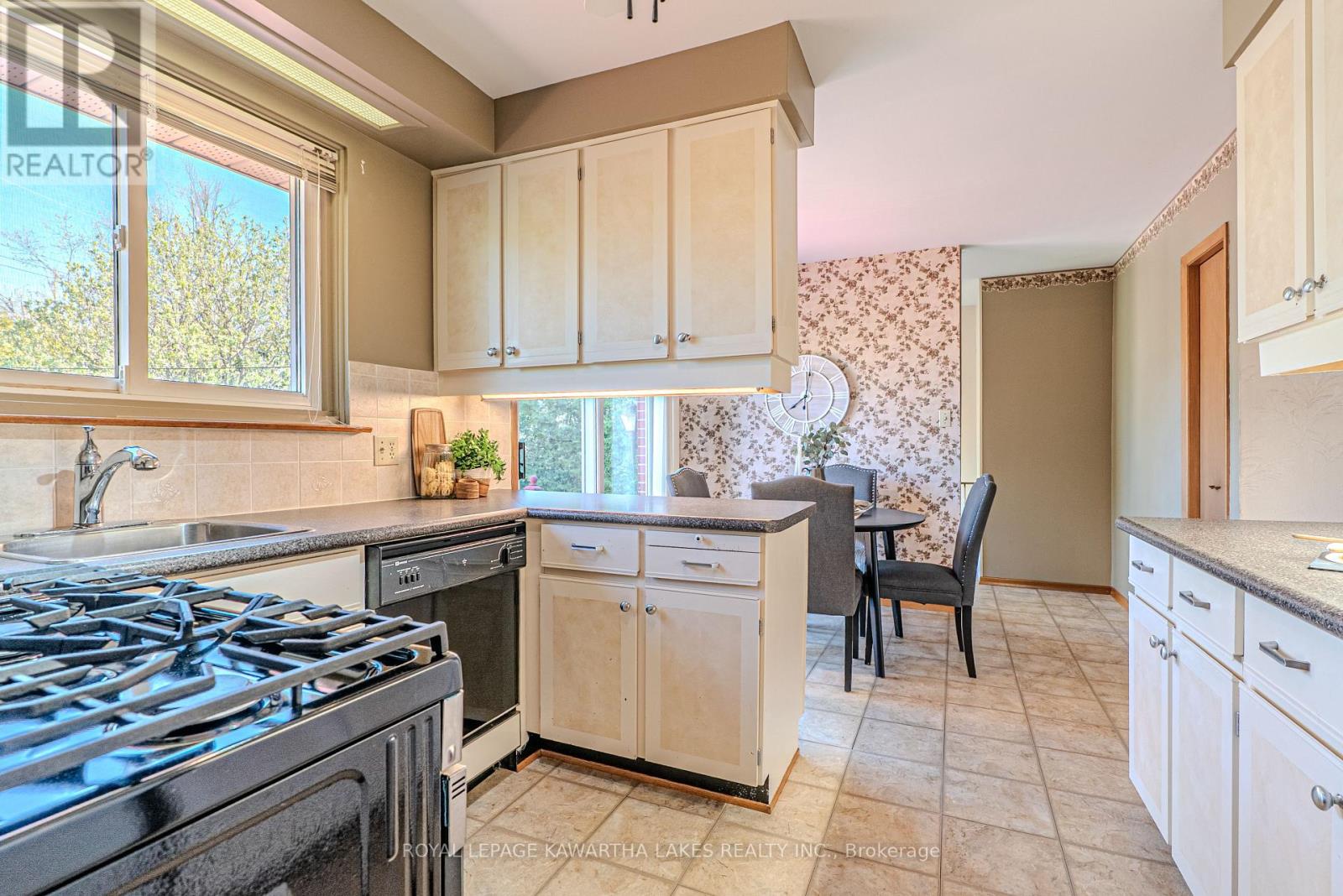 52 SANDERLING CRESCENT - 23