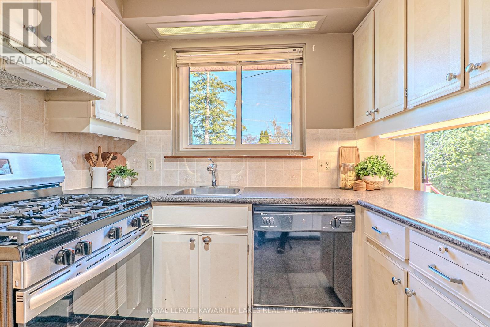 52 SANDERLING CRESCENT - 25