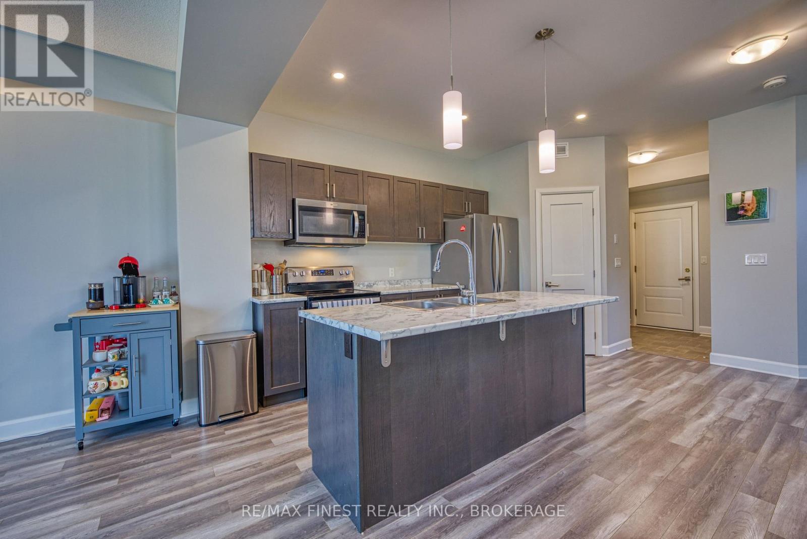 1372 ANDERSEN DRIVE - 14