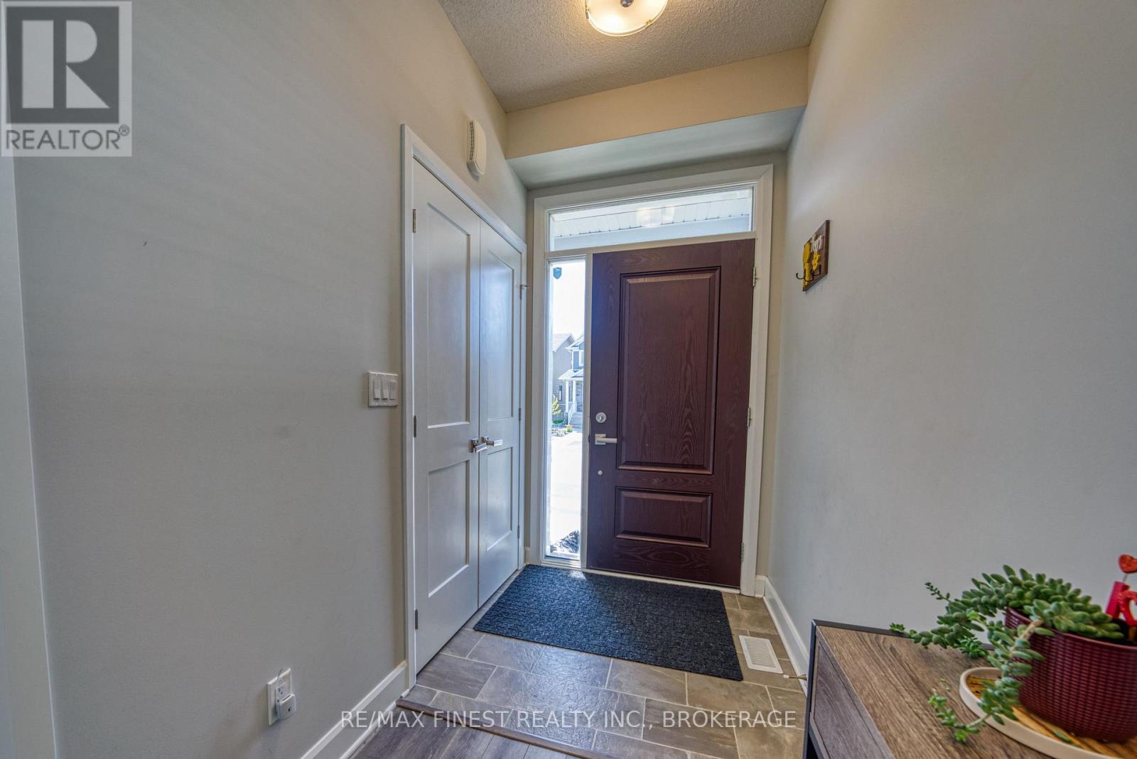 1372 ANDERSEN DRIVE - 5