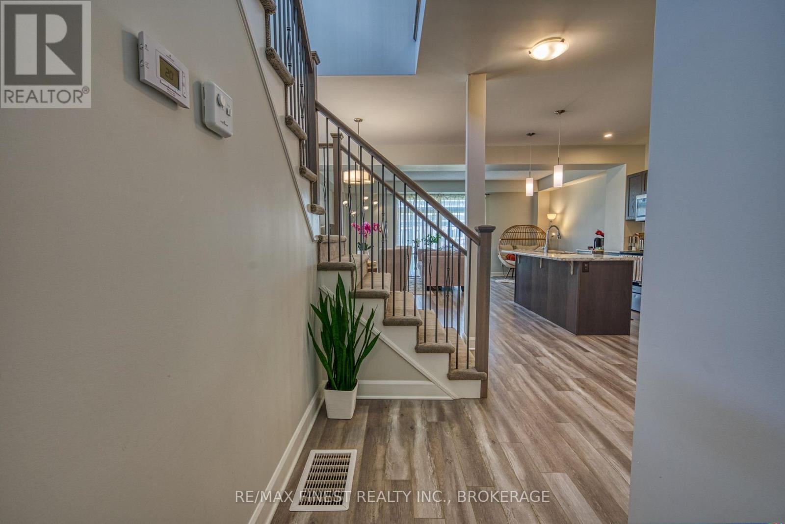 1372 ANDERSEN DRIVE - 8