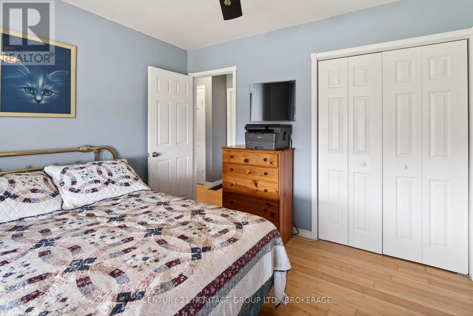 217 WELLINGTON STREET - 44