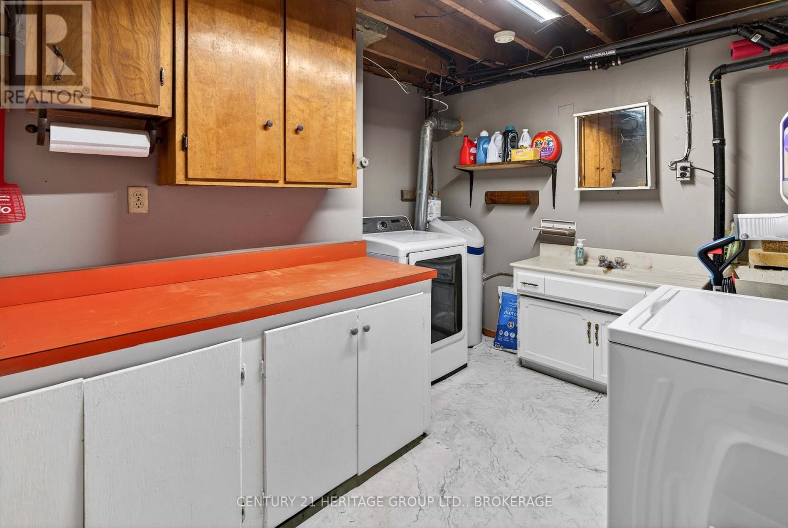 217 WELLINGTON STREET - 45