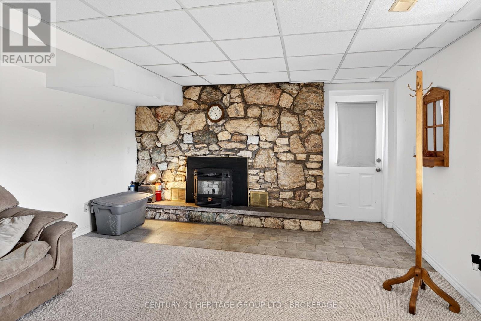217 WELLINGTON STREET - 48