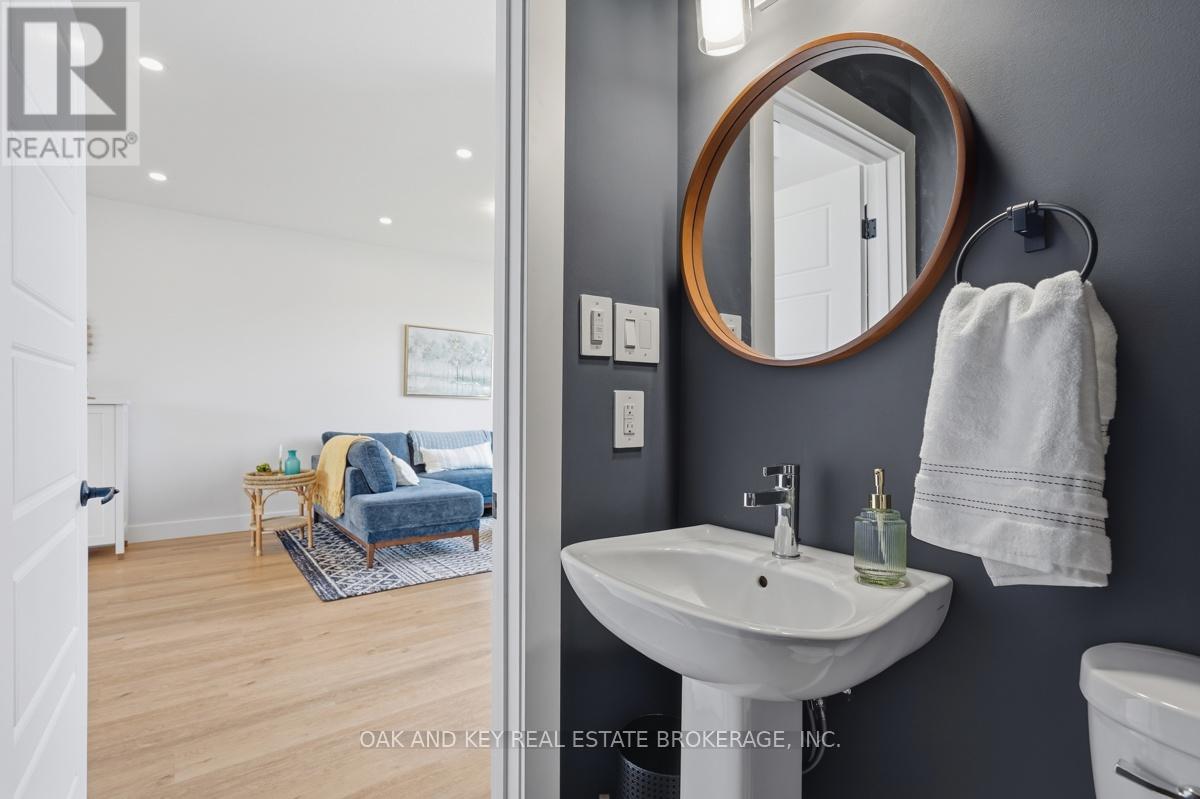 32 HELEN COURT - 22