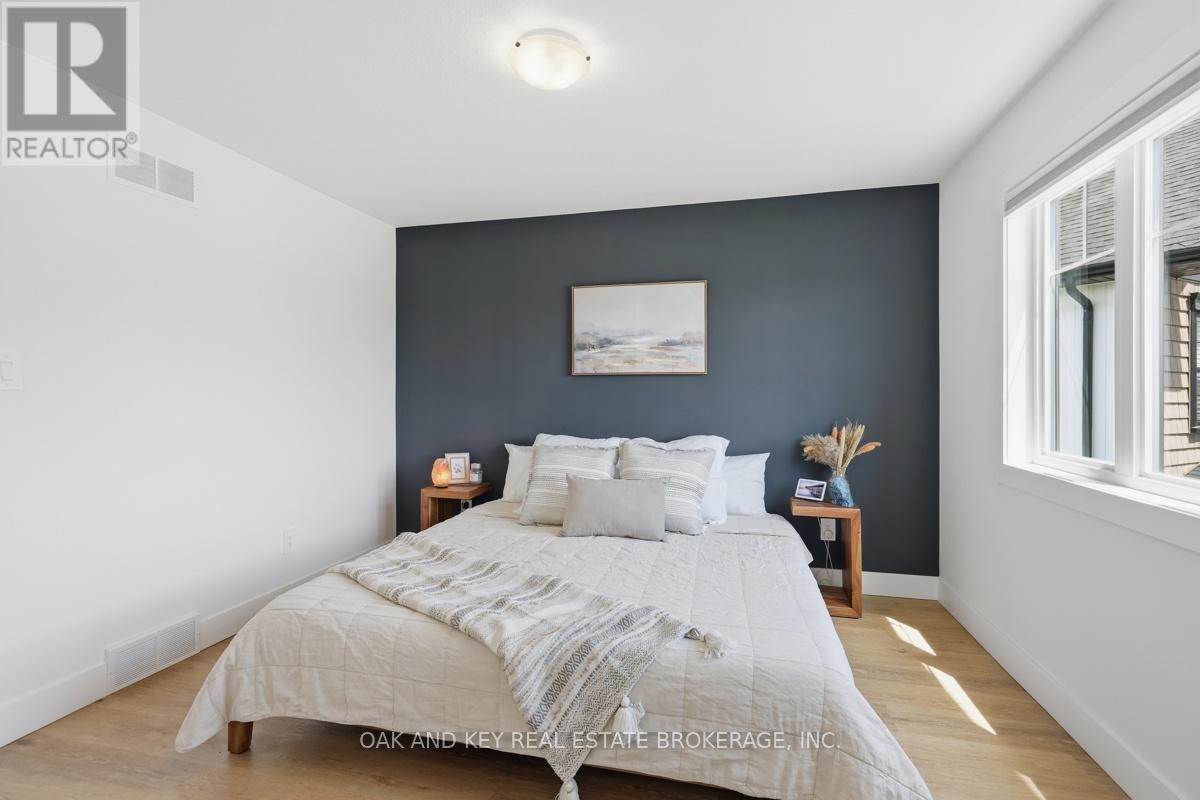 32 HELEN COURT - 25